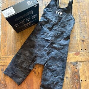 TYR Dark Camo Swimwear closed back size 25